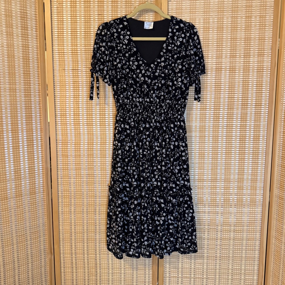 SirenLily Black White Floral Smocked Waist Midi Dress V-Neck Tie‎ Sleeve Medium